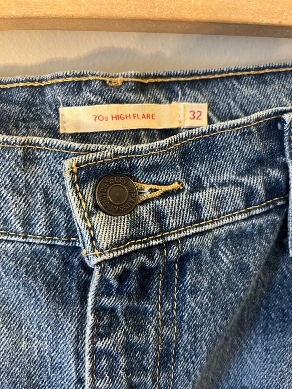 Levi's Men's Blue Bootcut Jeans - Picture 3 of 7
